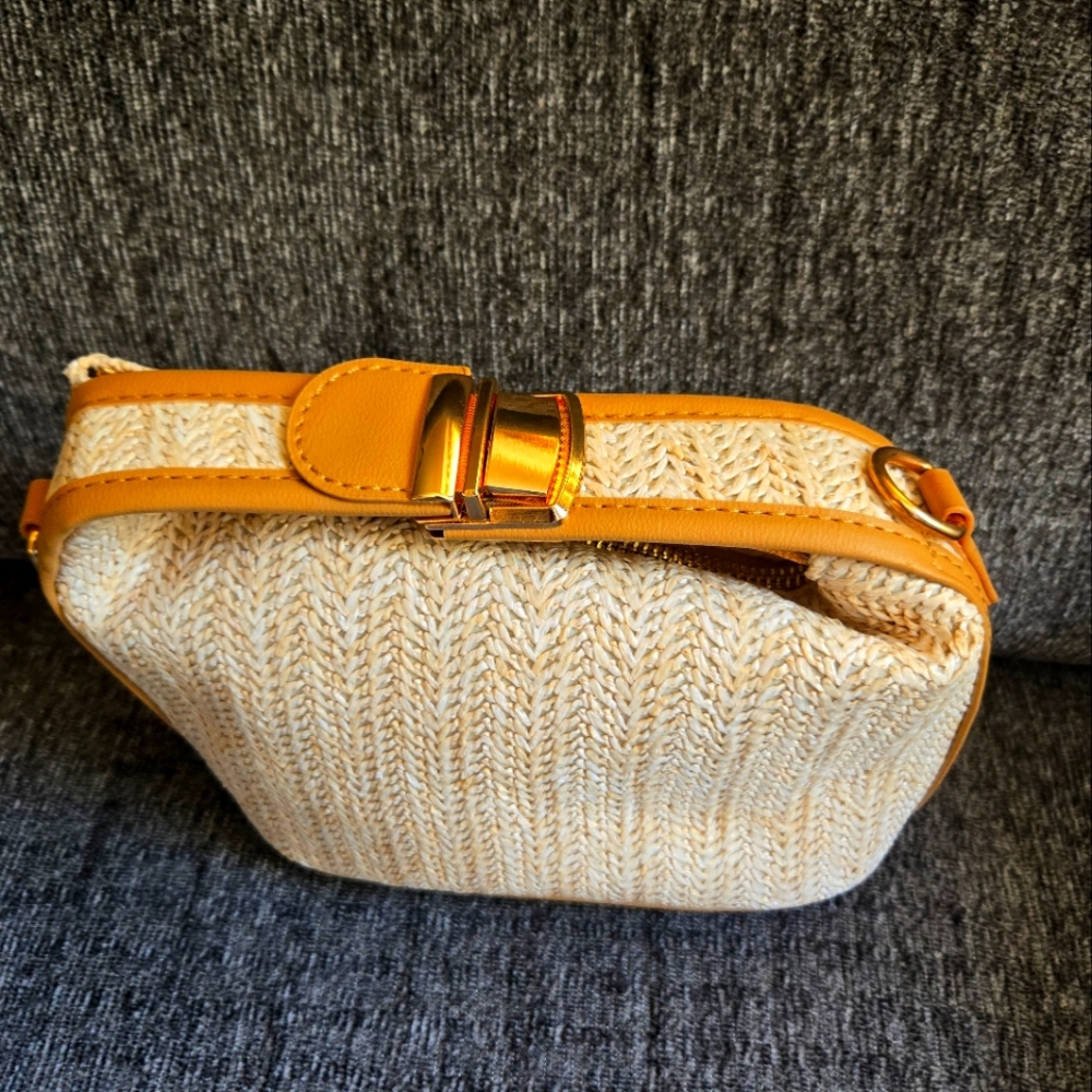 Oatmeal straw crossbody bag - Picture 2 of 6